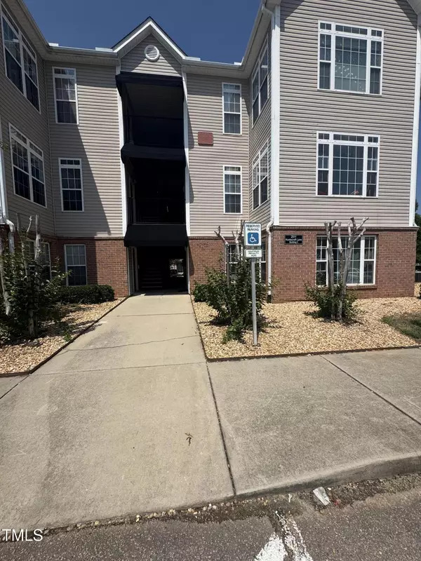 2511 Huntscroft Lane #100, Raleigh, NC 27617