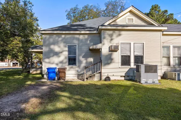 51 W Washington Street, Coats, NC 27521