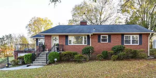 112 W Gilbreath Street, Graham, NC 27253