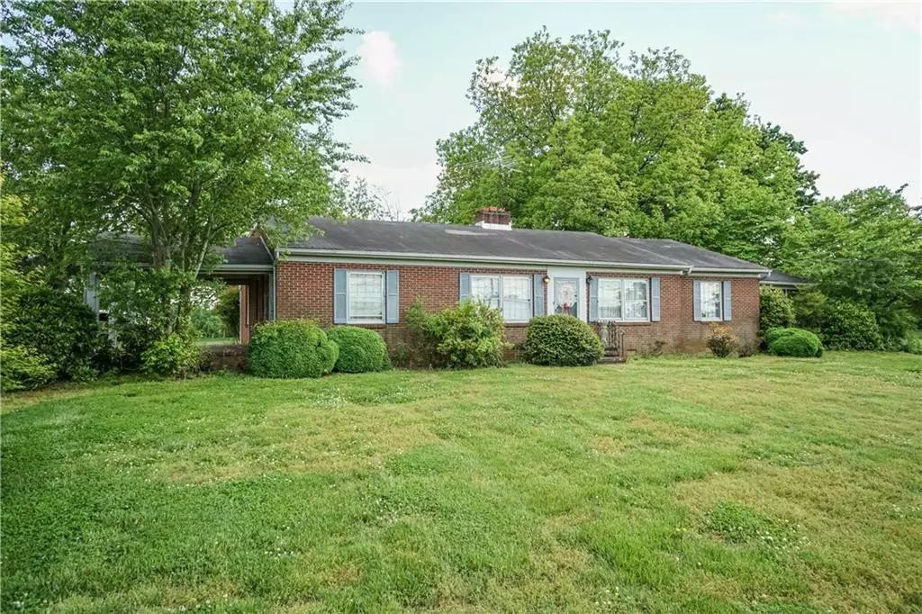 Yanceyville, NC 27379,1497 W US Highway 158 #158