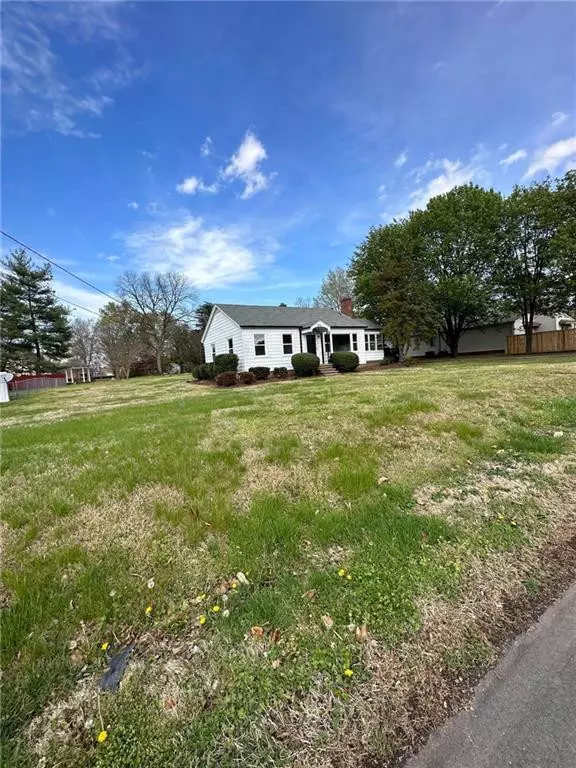 211 E Minneola Street, Gibsonville, NC 27249