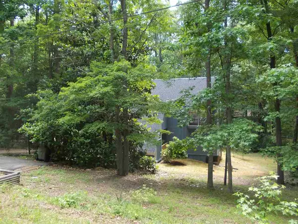 205 Holly Ridge Road, Chapel Hill, NC 27516