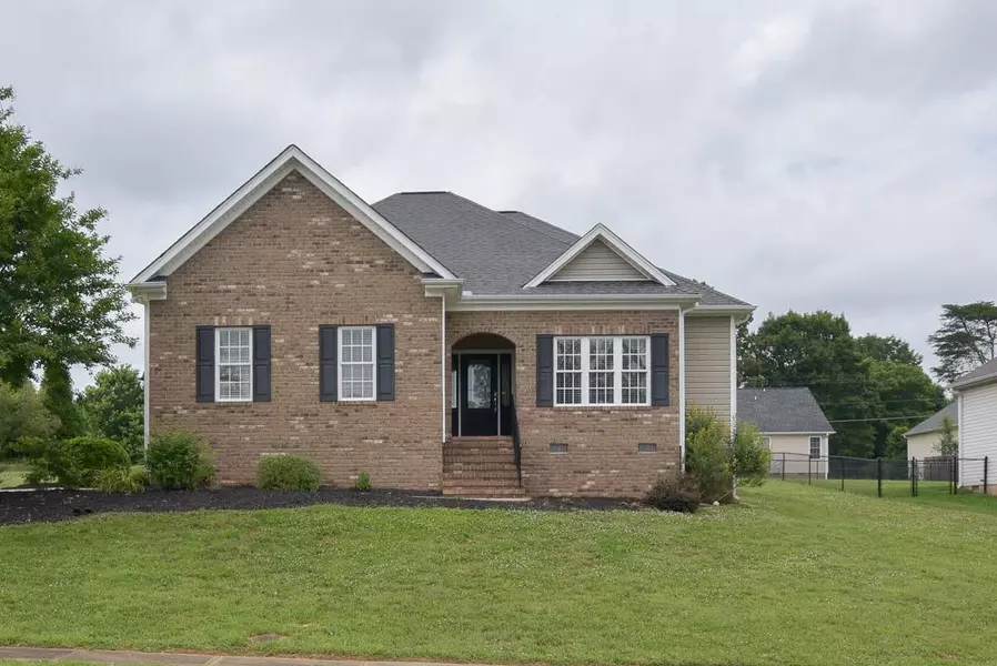 1124 Castle Drive, Graham, NC 27253