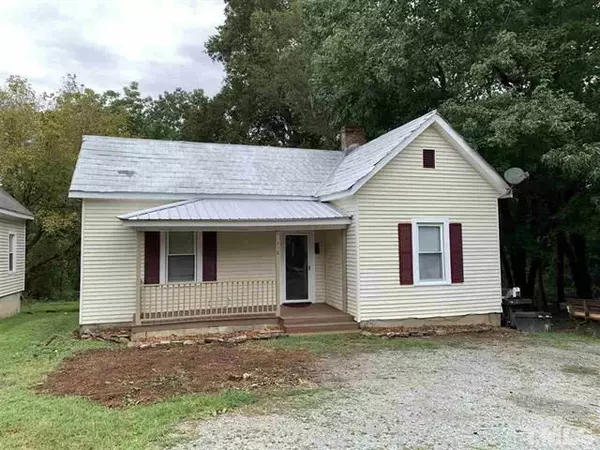 318 Woodlawn Avenue, Roxboro, NC 27573