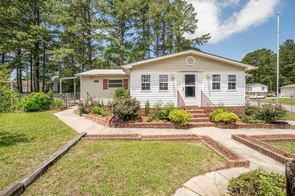 10 Londontown Drive, Spring Lake, NC 28390