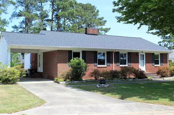 606 W Harnett Street, Benson, NC 27504