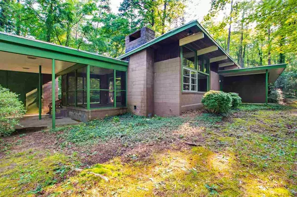 1038 Highland Woods Road, Chapel Hill, NC 27517