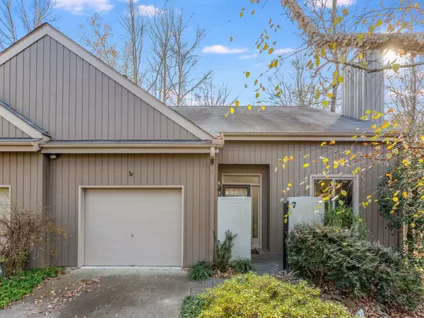 7 Tottenham Lane, Chapel Hill, NC 27517