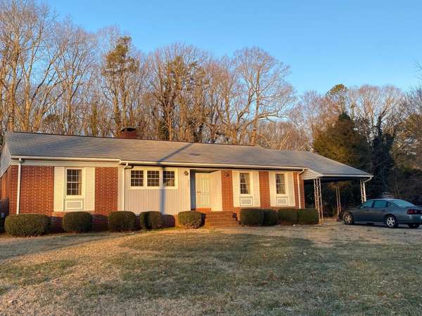 805 N Glenn Avenue, Siler City, NC 27344