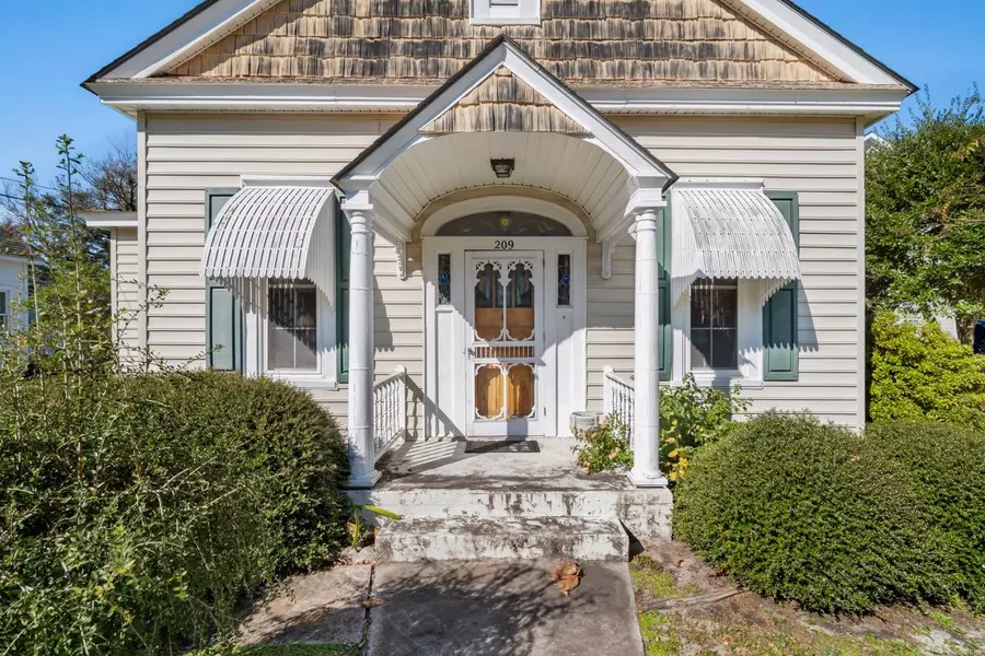 209 Moore Street, Beaufort, NC 28516