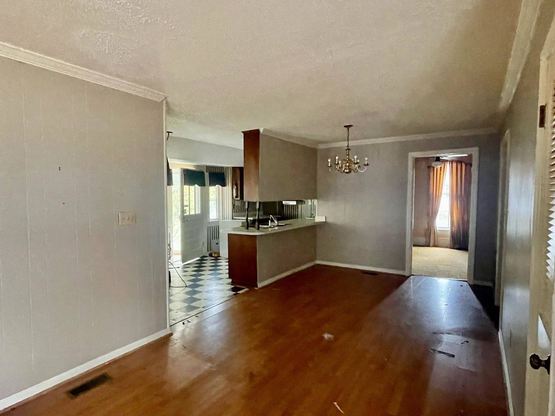 Kenly, NC 27542,206 Woodard Street