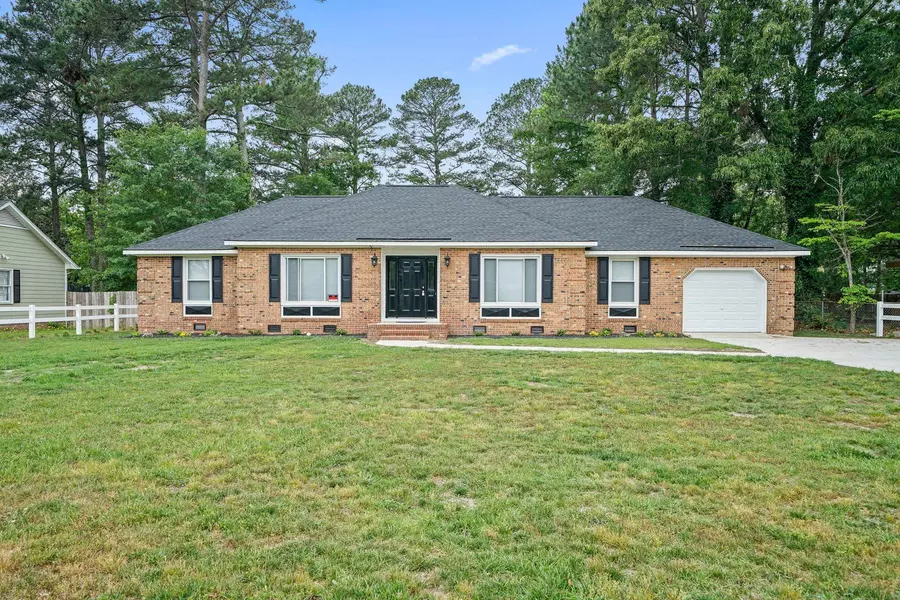 1060 Strickland Bridge Road, Fayetteville, NC 28304