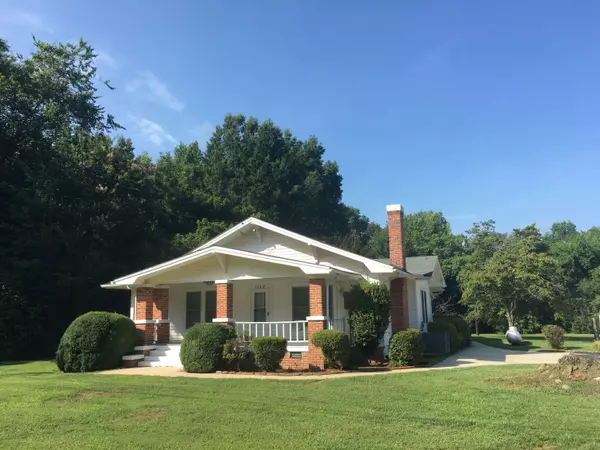 1202 S Chatham Avenue, Siler City, NC 27344