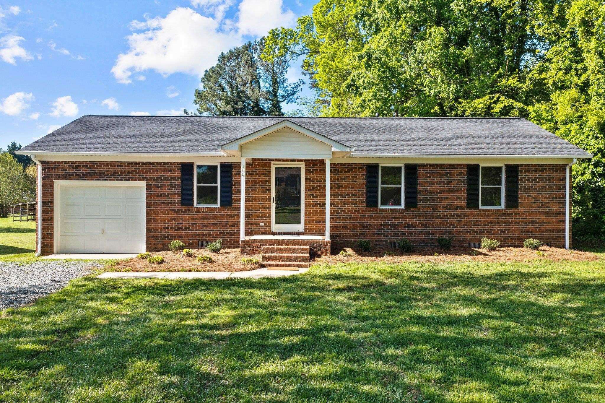 300 Stratford Drive, Mebane, NC 27302