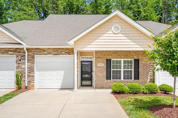 594 Retriever Lane, Mebane, NC 27302