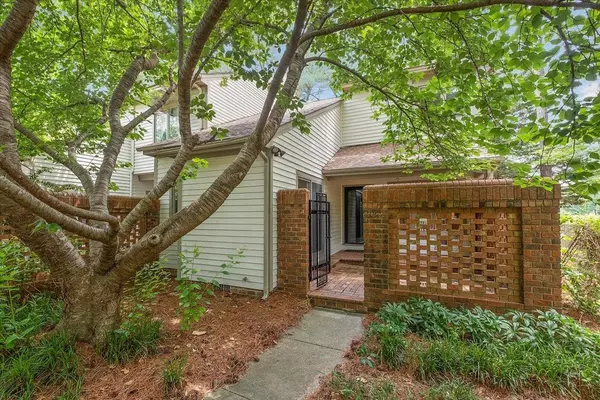 15 Bloomsbury Court, Chapel Hill, NC 27517