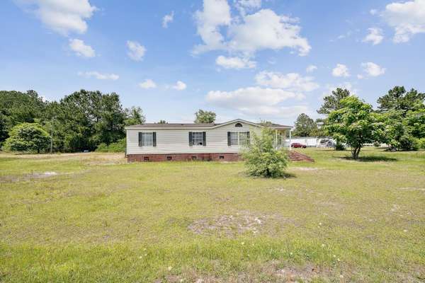 98 Sandhill Loop Road, Elizabethtown, NC 28337