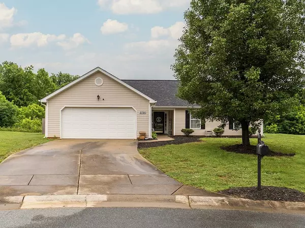 2720 Creek Bend Court, Graham, NC 27253