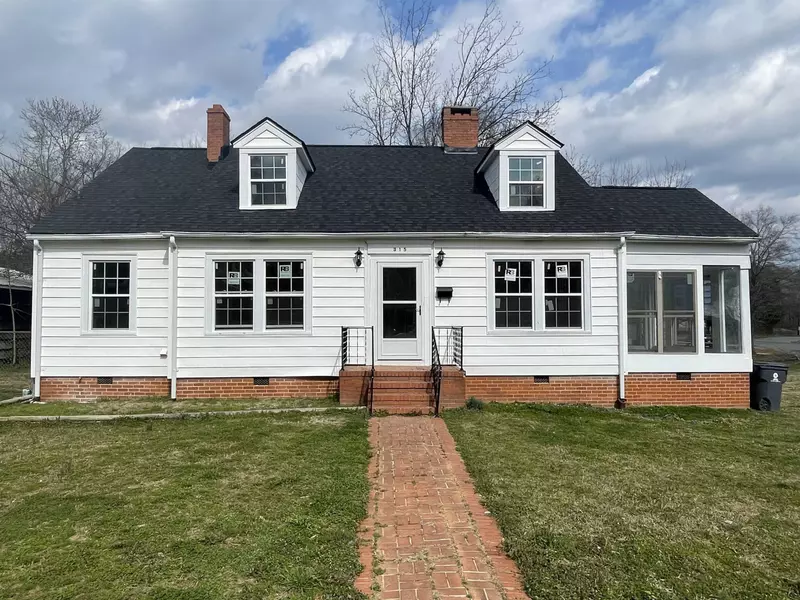 315 S 3rd Avenue, Siler City, NC 27344