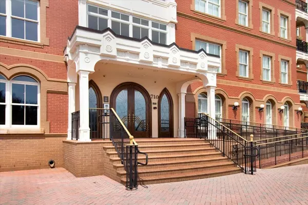 NC,710 Independence Place #406