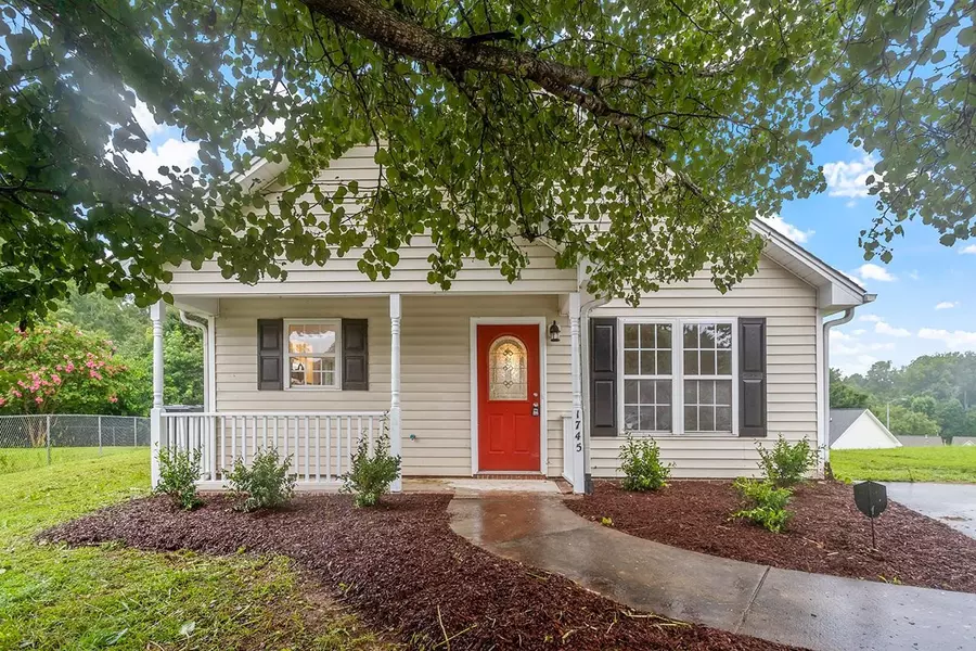 1745 Farningham Lane, Burlington, NC 27215