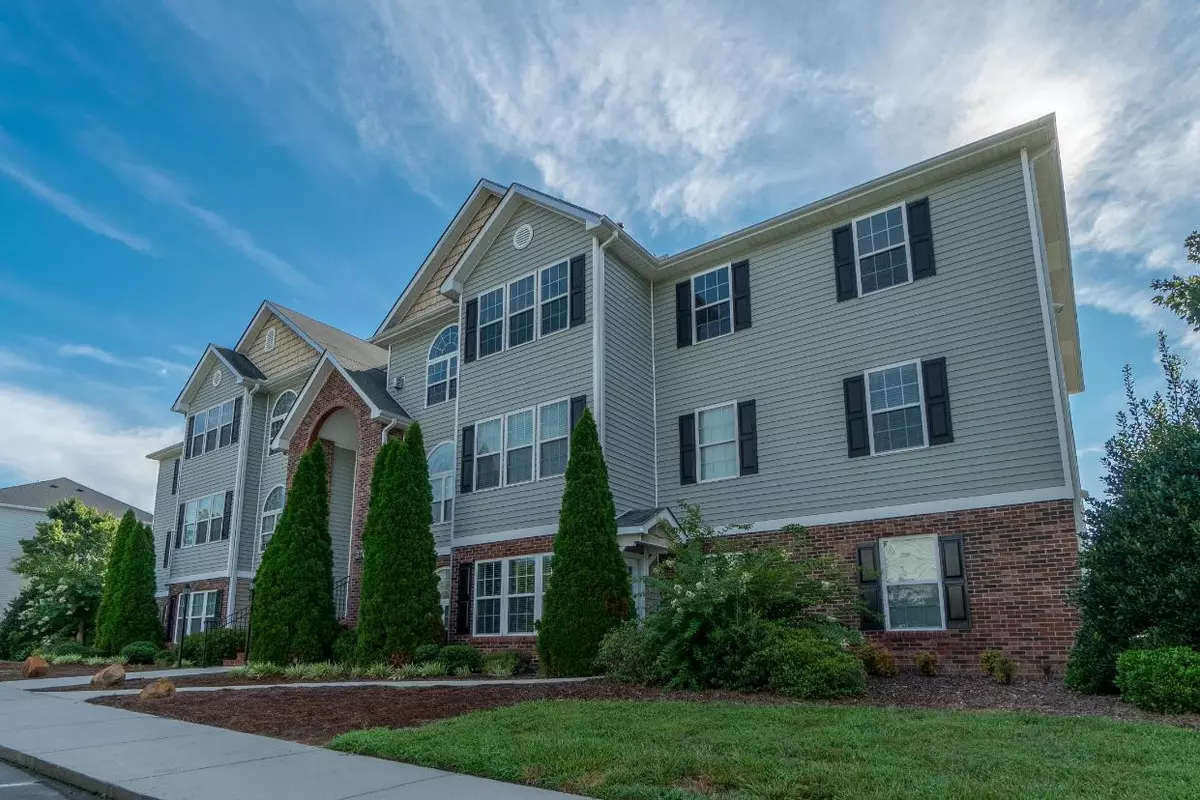 Winston Salem, NC 27127,3761 Holmes Creek Place #304