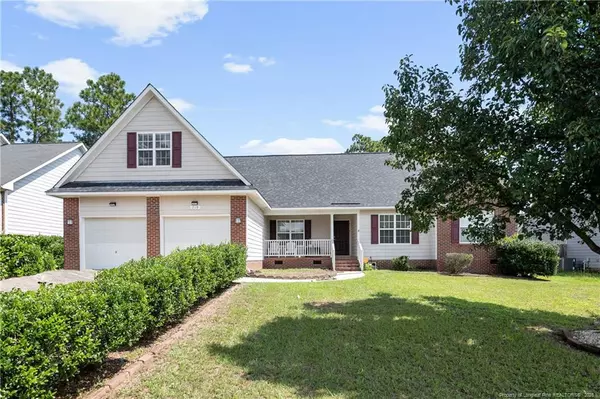 719 Fairbluff Drive, Hope Mills, NC 28348