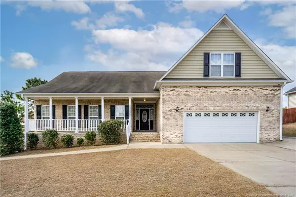 3916 Hunting Path Drive, Hope Mills, NC 28348