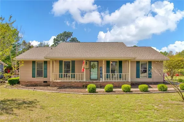 911 Axis Circle, Hope Mills, NC 28348