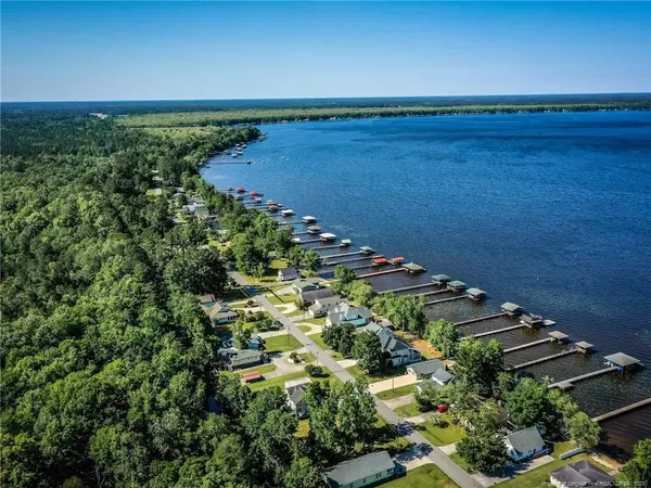 969 Waccamaw Shores Road, Lake Waccamaw, NC 28450