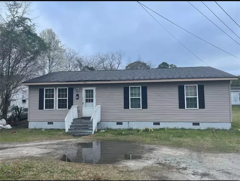 704 Williams Street, Clinton, NC 28328