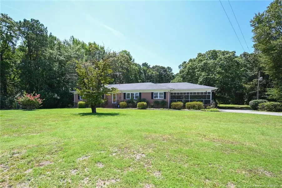 512 Laurel Lake Road, Salemburg, NC 28385