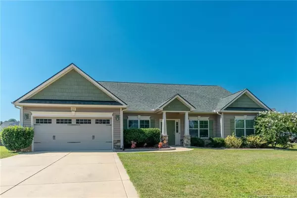 824 Pecan Grove Loop, Hope Mills, NC 28348