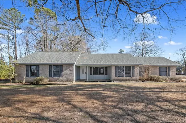303 Woodberry Circle, Raeford, NC 28376