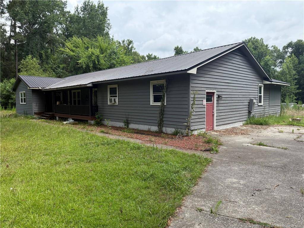 305 E Third Street #E, Parkton, NC 28371