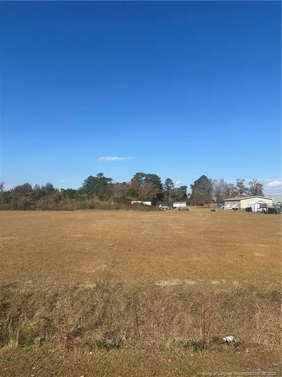 Lake dr, Lumberton, NC 28358