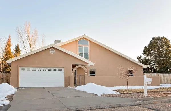 25 KAREN, Los Alamos, NM 87547