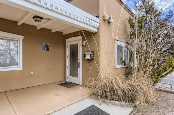 Santa Fe, NM 87501-1405,806 Calle Mejia