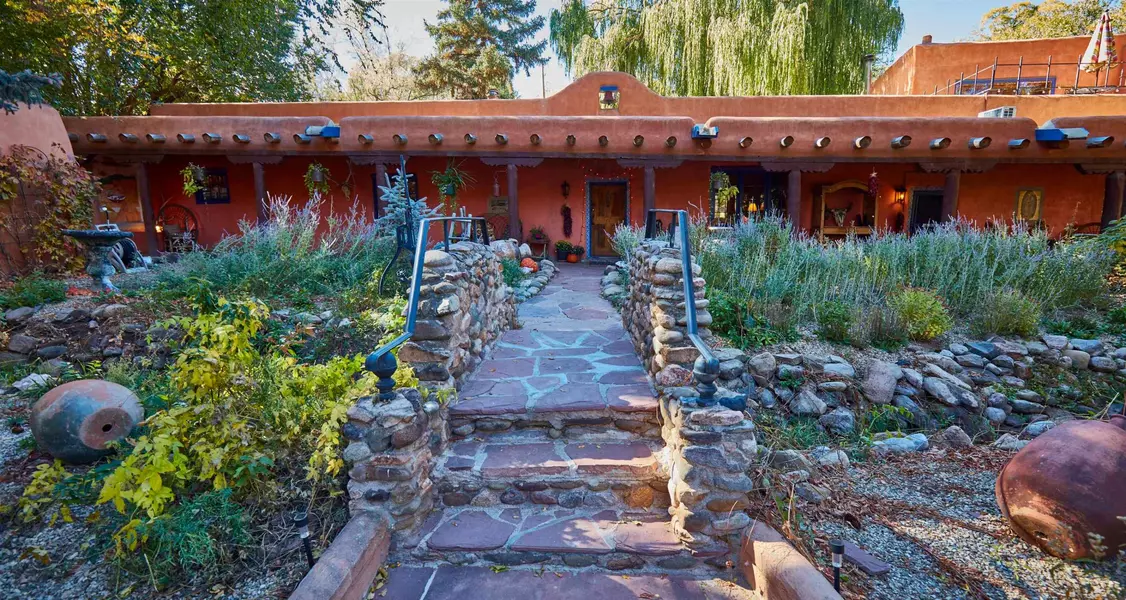 4107 State Road 68 #Adobe & Pines Inn, Ranchos De Taos, NM 87557