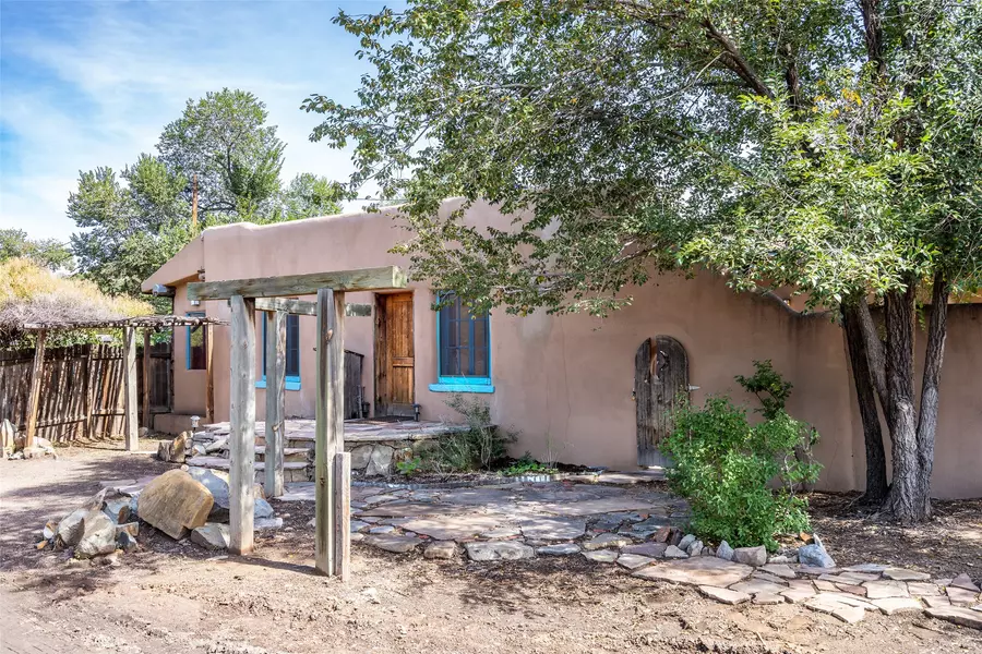 2871 Nm 14, Madrid, NM 87010