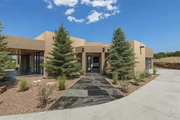 10 Sendero De La Vida, Santa Fe, NM 87506