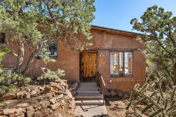 2 Embudo Del Sol, Santa Fe, NM 87508