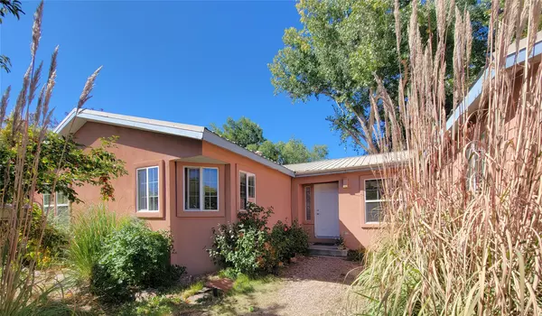 11 Walnut CIR, Espanola, NM 87532