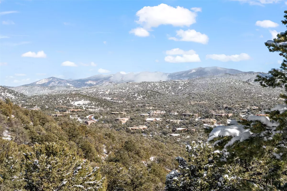 Santa Fe, NM 87501,831 Vista Canada LN