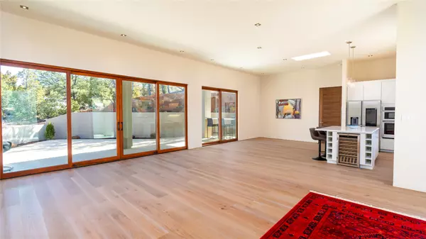 112 Valle Sereno, Santa Fe, NM 87506