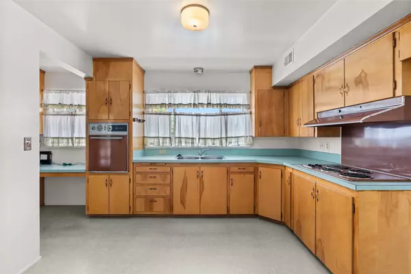 Espanola, NM 87532,711 Valley DR