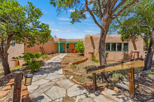 3 Cameron LN, Santa Fe, NM 87505