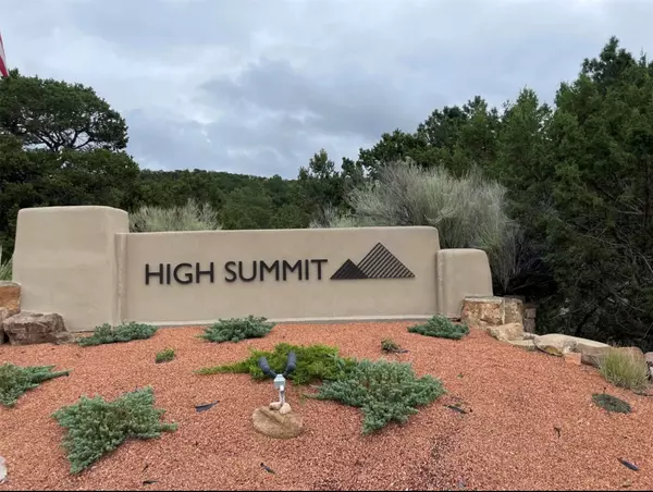 2619 Summit CT, Santa Fe, NM 87501