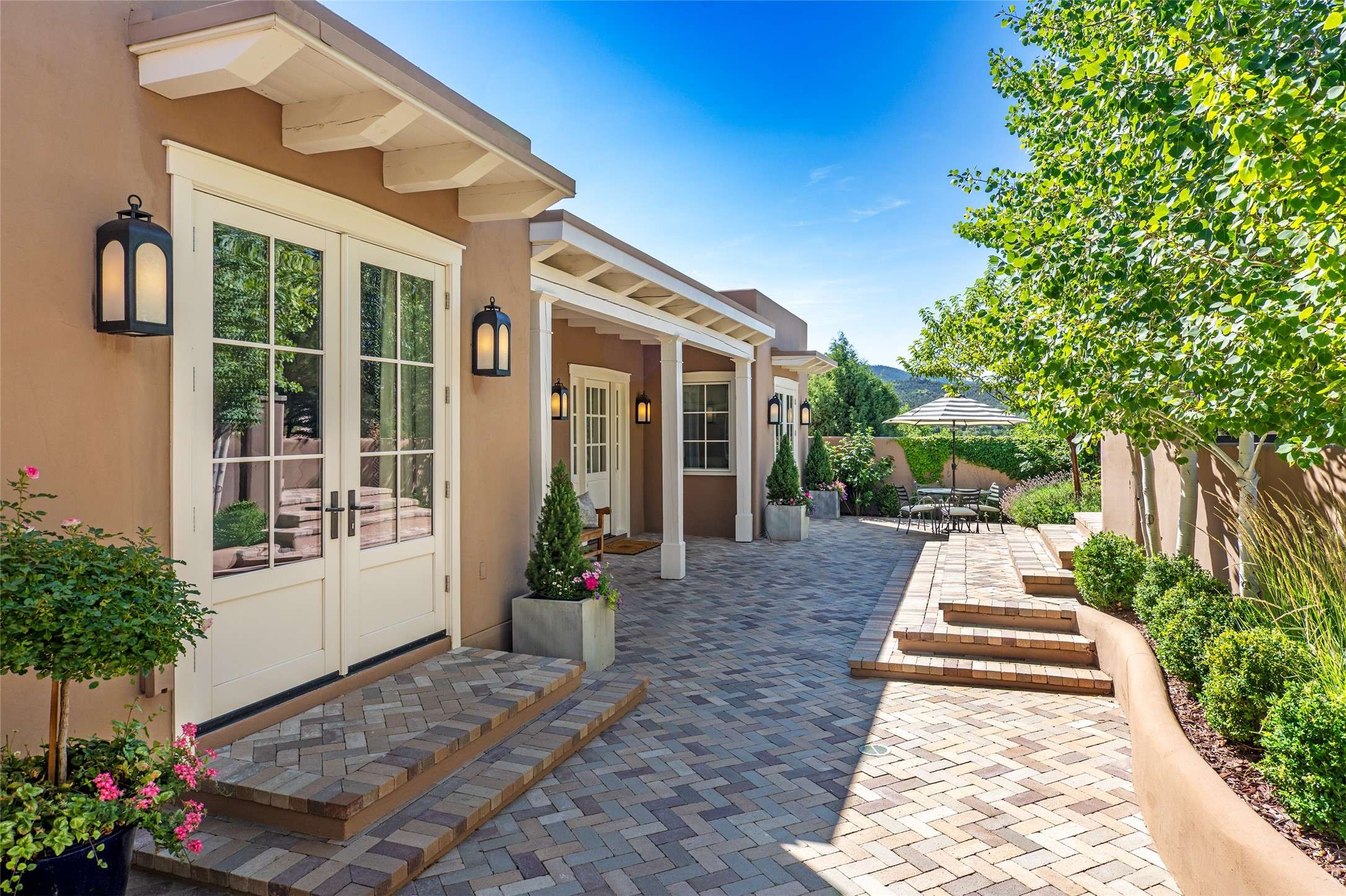 270 Las Colinas DR,  Santa Fe,  NM 87501