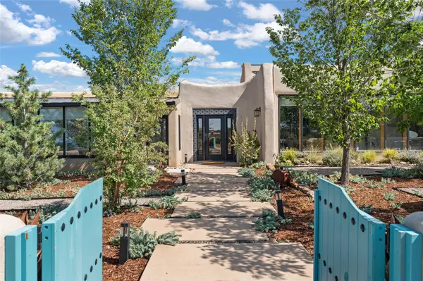 49 Camino Sudeste, Santa Fe, NM 87508